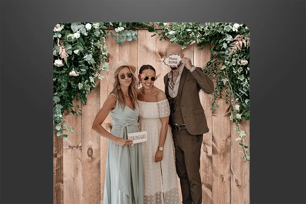 1_Hintergrundwand-Holz-Blumen