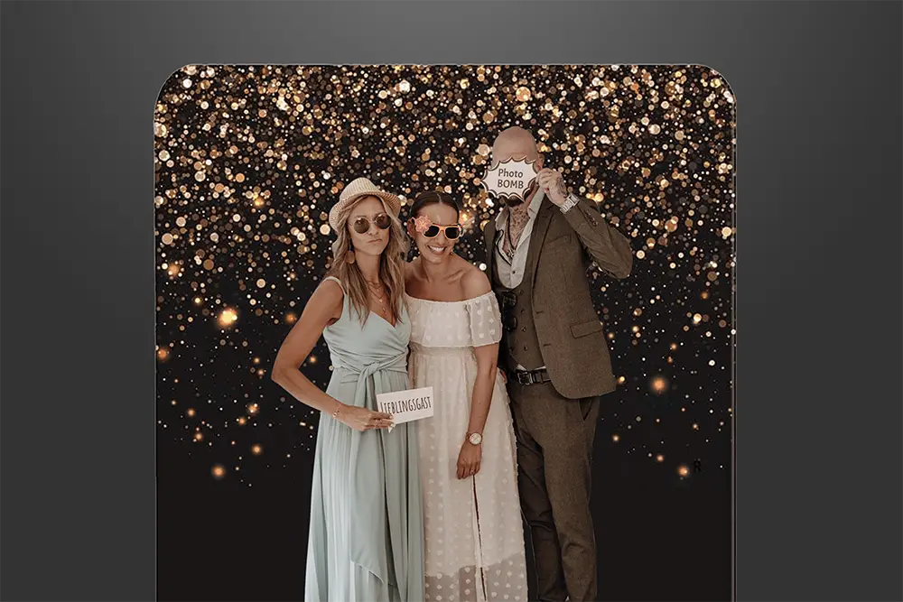 3_Hintergrundwand-Goldregen