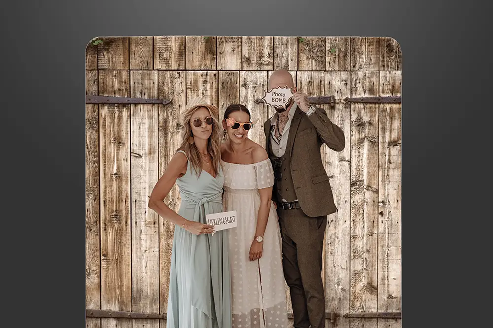 5_Hintergrundwand-Holztor